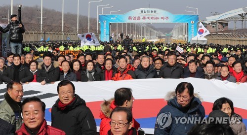 한국당, '김영철 방남' 강력 반발…정부에 "이적행위" 비난