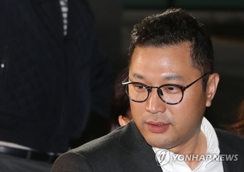 檢, MB 아들 이시형 16시간 조사 후 귀가…내달 MB 소환 가시화