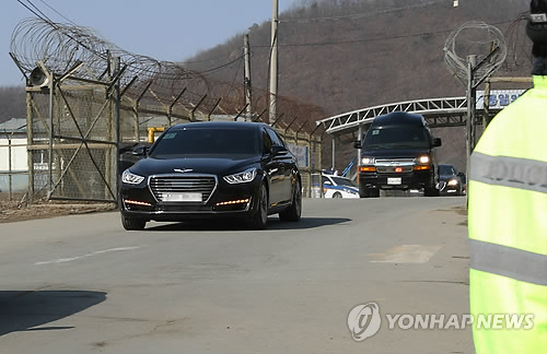 국방부 "北대표단 전진교 통과, 관계부처 협의로 결정"