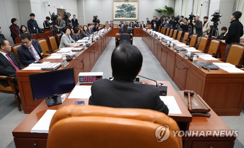 국회 운영위 5분 만에 또 파행… 김성태 "임종석 불출석 유감"