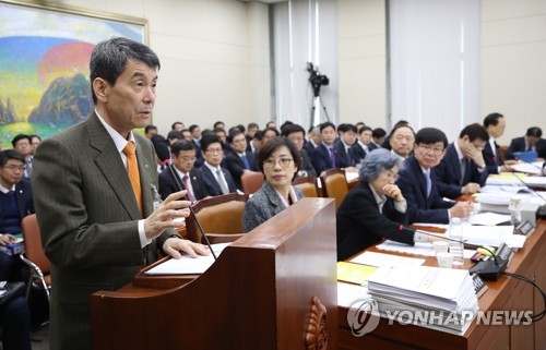 이동걸 산은 회장 "한국GM 회생 가능성, 원가구조와 관련"