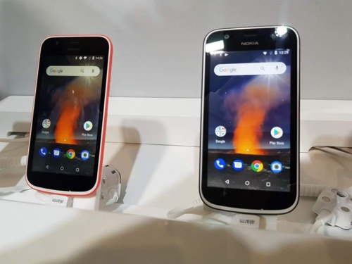 [MWC 2018] 바나나폰부터 경첩 폴더블폰까지… '틈새폰' 열전