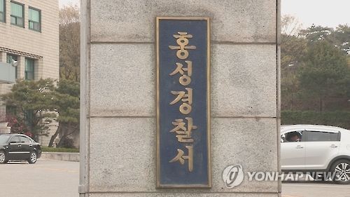 유명 시인, 버스 안에서 여고생 성추행한 혐의로 검찰 송치