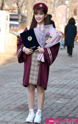 [TEN PHOTO]김유정 &#39;오늘 고등학교 졸업해요&#39;