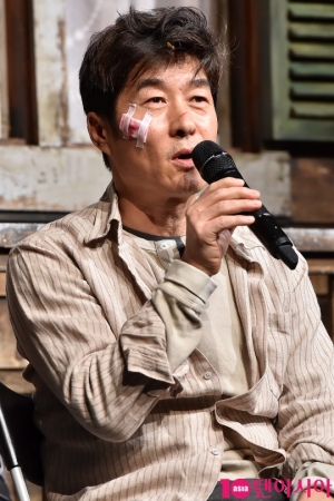 [TEN PHOTO] 김상중 &#39;연극 미저리로 인사드려요&#39;