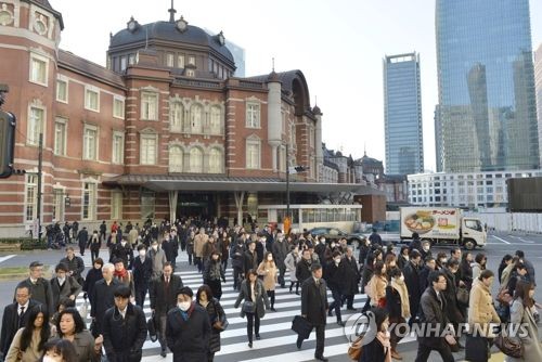 日, 프리랜서에도 '최저 보수' 설정 추진… "노동법 개정 검토"