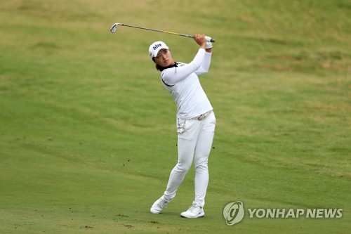 고진영, LPGA 데뷔전서 우승…67년 만에 대기록