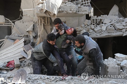 "죽을 순서만 기다릴 뿐"…시리아군, 나흘째 전쟁범죄급 폭격