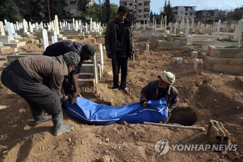 동구타 닷새째 무차별 폭격… "민간인 2500여명 사상"