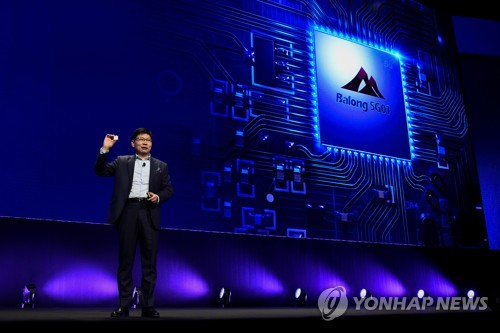 中화웨이 CEO "경쟁사들, 미국서 우리 쫓아내려 정치 이용해"