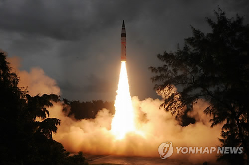 인도, ICBM 시험발사 3주만에 핵탄두 탑재 가능 미사일 또 시험