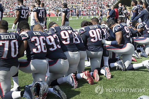 트럼프, 슈퍼볼 메시지서 '무릎꿇기 시위 안돼' 우회 경고