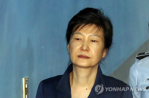 박근혜 국선변호인단, '눈물'로 선처 호소…"피고인 위해 최선 다해"