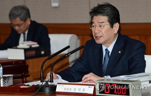 한국당, 정보위 회의장까지 공개하며 공세… 민주-국정원장, 불참