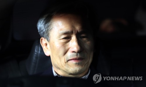 검찰, '군 댓글수사 축소' 김관진 압수수색… 곧 피의자 소환