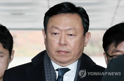 '롯데 경영비리' 실형 면한 신동빈… '국정농단 뇌물' 결론은