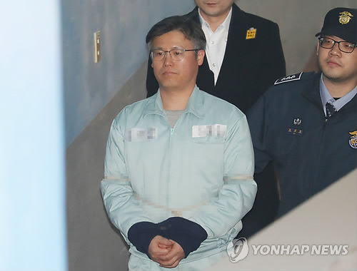 '문건유출' 정호성 2심도 징역 1년6개월… "국정 어지럽혀"