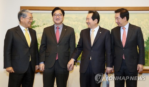 여야 3당 원내대표, 개헌안 마련 시기 놓고 기싸움