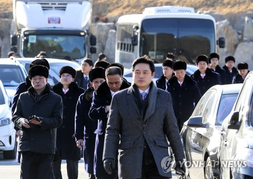 北 예술단 선발대 강릉에서 숙박…"밤샘 공연준비 작업"