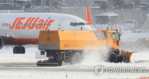 활주로 폐쇄됐던 제주공항 결항편 승객 7200명 수송 '원활'