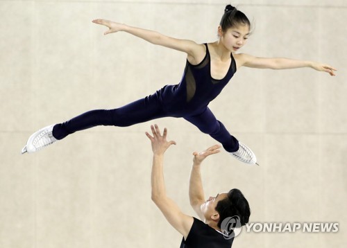 [올림픽] 북한 렴대옥-김주식, 연습 때부터 인기… '환상 호흡'에 박수