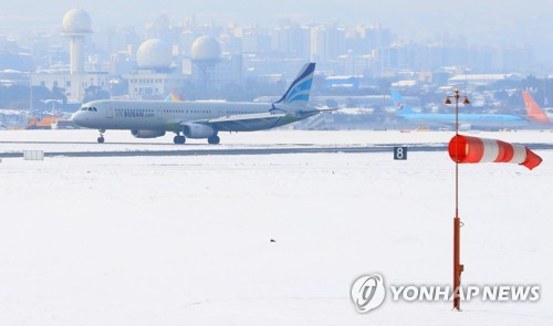 제주공항 활주로 폐쇄 여파 운항 차질… 73편 결항·91편 지연