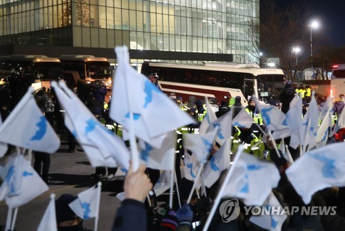 노래로 물꼬 튼 남북교류… 정치색 빼고 평화와 화합 연주