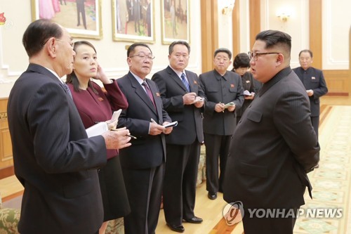 北 김정은 "북남, 화해·대화분위기 승화 중요"… 대표단 보고받아