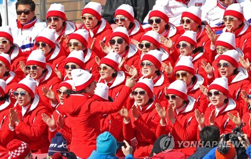 [올림픽] 北응원단 "우리 선수 장하다"… 아낌없는 격려와 함성