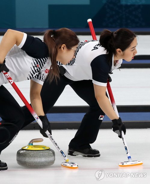 '강팀 연파' 여자컬링, 단독 1위 올랐다