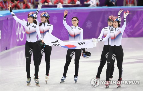 2관왕 최민정 "같이 딴 금메달이라 기쁨 5배"