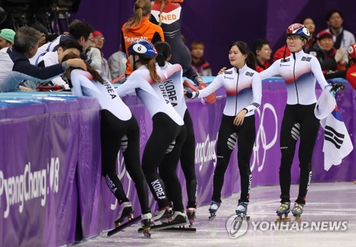 두 번의 눈물바다·두 번의 함성… 선수·관중 함께 울고 웃었다