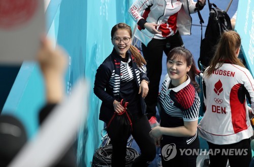 나만 모르고 다 아는 인기…여자컬링의 '트루먼쇼'