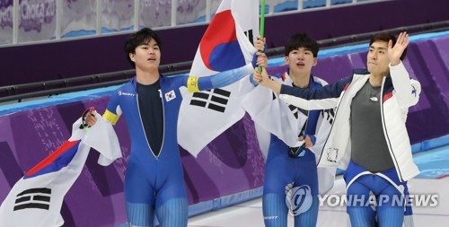 남자 빙속 팀추월, 2개 대회 연속 은메달…이승훈 3회 연속 메달