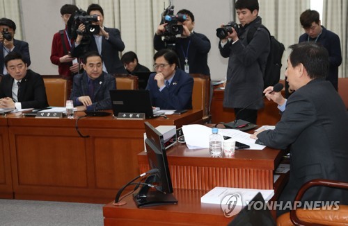 민주, 김성태 원내대표 집중 성토… "국회 파행 전문가"