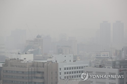 기온 오르자 미세먼지 기승… 밤부터 중부·남부내륙에 눈