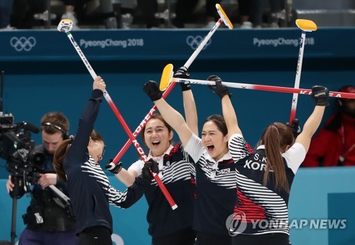 여자컬링, 연장 끝 일본 꺾고 결승행… 사상 첫 메달 은메달 확보