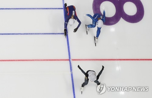 김보름, '왕따 논란' 딛고 빙속 여자 매스스타트 은메달