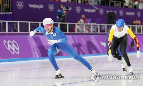 '철인' 이승훈, 금메달 포효… 한국, 공동 7위 도약