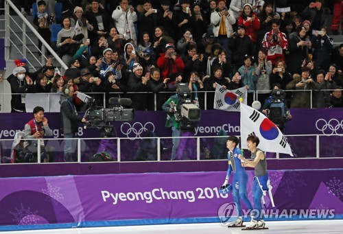 이승훈 "정재원 너무 고마워… 나보다 멋진 선수 될 것"