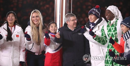 여제와 황제의 만남… 린지 본, 윤성빈과 폐회식서 '셀카'