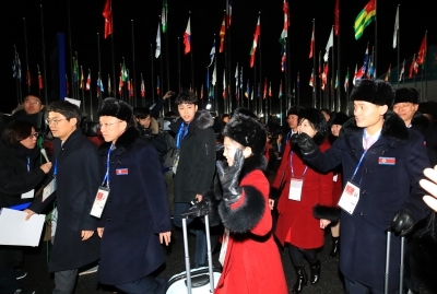 밝은 표정의 북한선수단