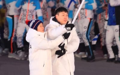 바흐 IOC 위원장 "남북 공동입장, 소름 끼치게 감동적"