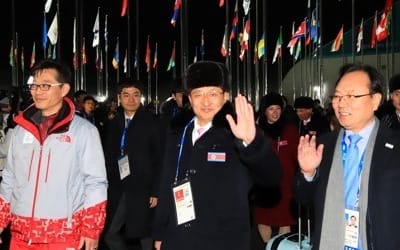 [올림픽] 북한선수단, 강릉선수촌 도착…임시패스 받고 입촌