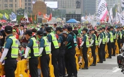 의경들 일과후 휴대전화 쓰고 주5일 근무… 경찰개혁위 권고