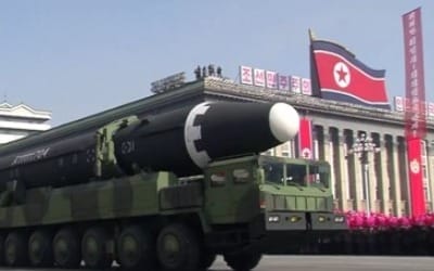 中언론 "北열병식, '로우키' 진행…ICBM 등장시켜 핵포기 거부"