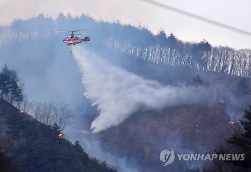 삼척 산불 강풍에 재발화… 완전진화 '안간힘'