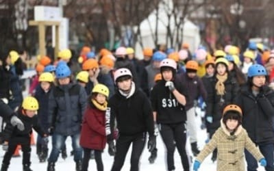 서울광장 스케이트장, 삼일절까지 연장 운영… '패럴림픽 붐업'