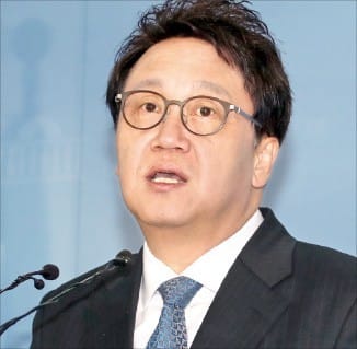 '성추행 의혹' 민병두, 민주당 '재고 요청' 불구 자진 사퇴 강행