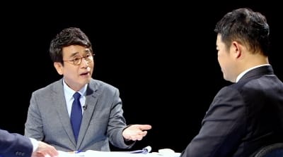 '썰전' 유시민, 대화국면으로 반전된 한반도 정세에 "김정은 호칭도 조심스러워져"